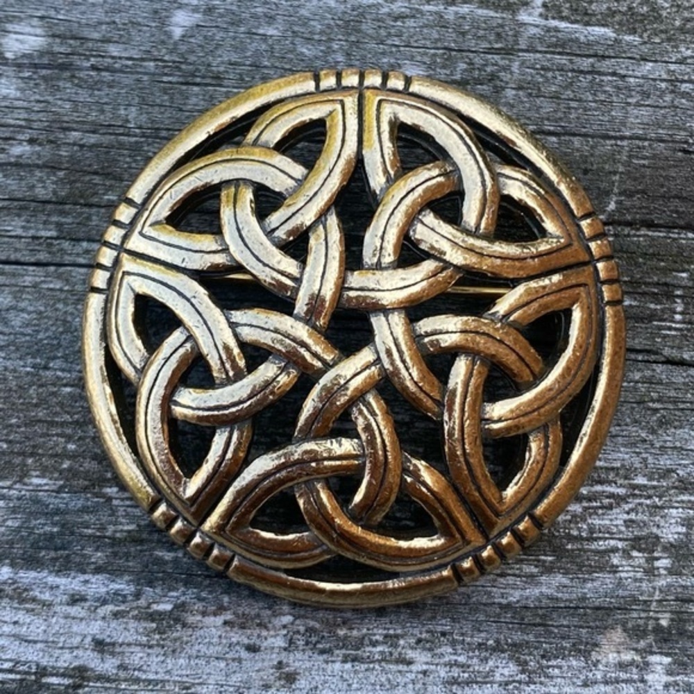 Celtic knot brooch- excellent vintage condition
